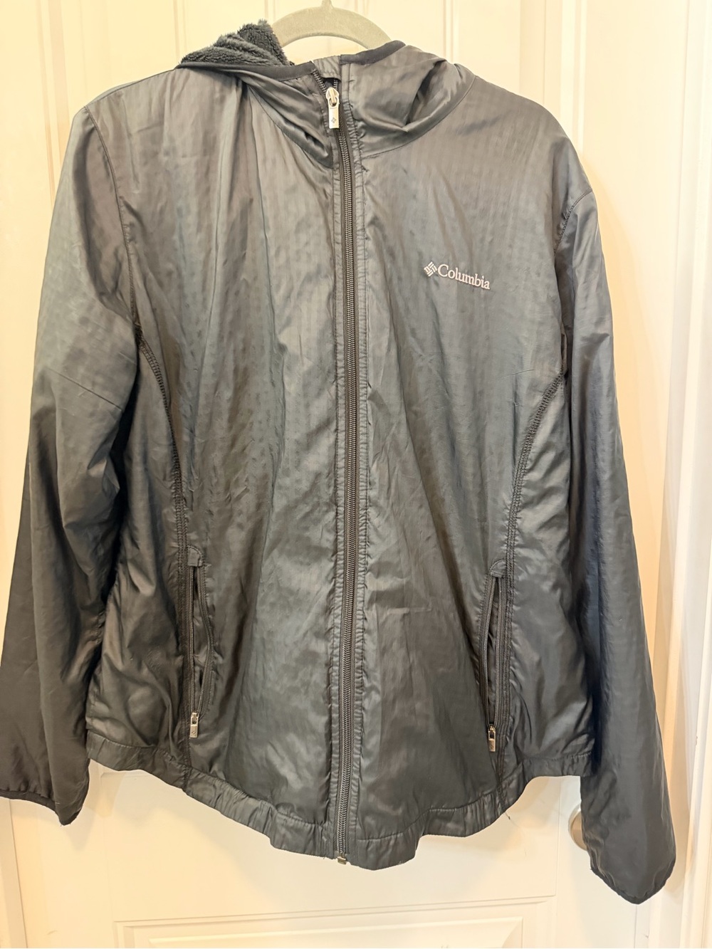Columbia women’s Hooded  Jacket in black